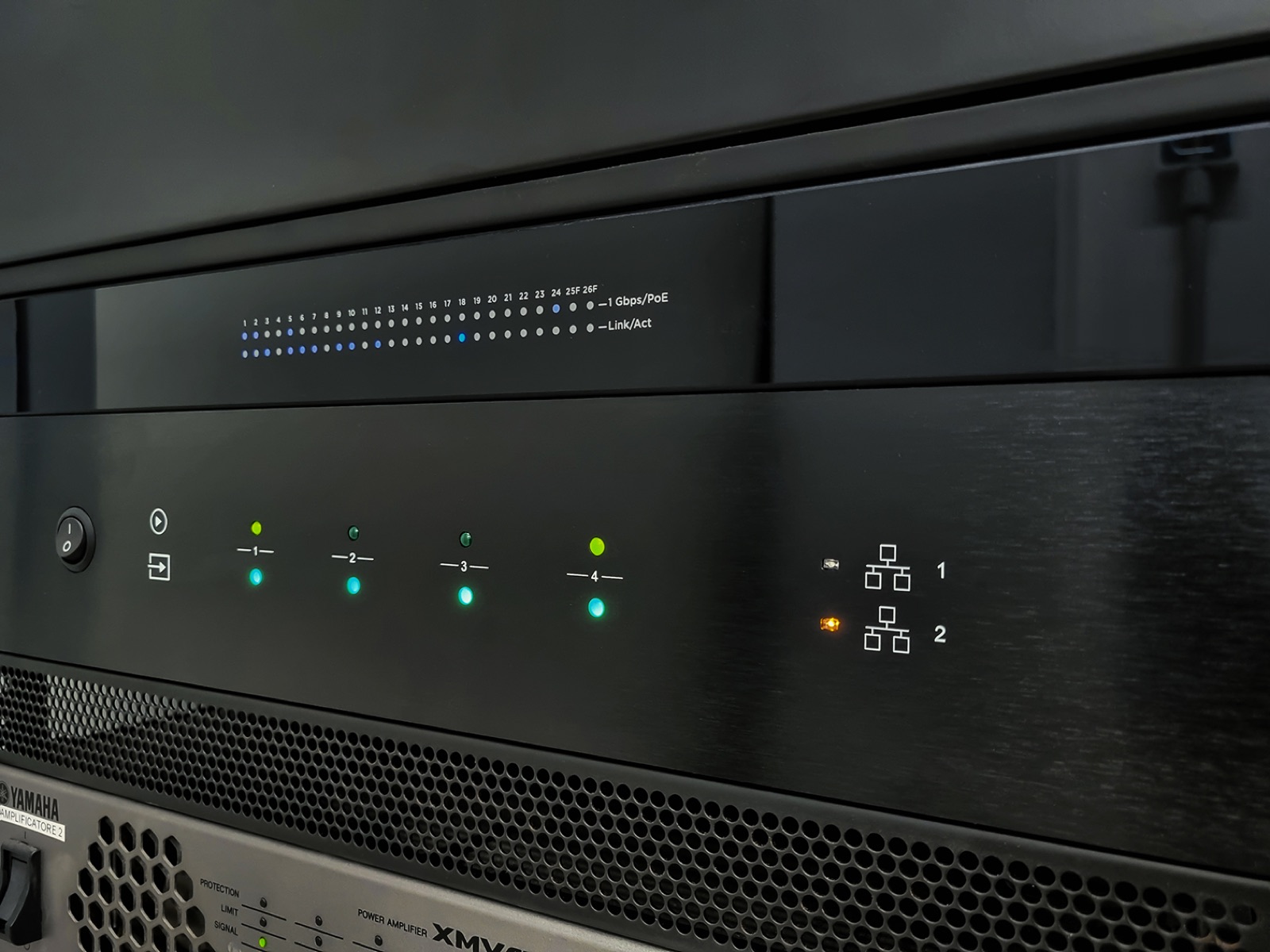 ekinex Systemtechnik im Rack – Aktoren und Netzteile