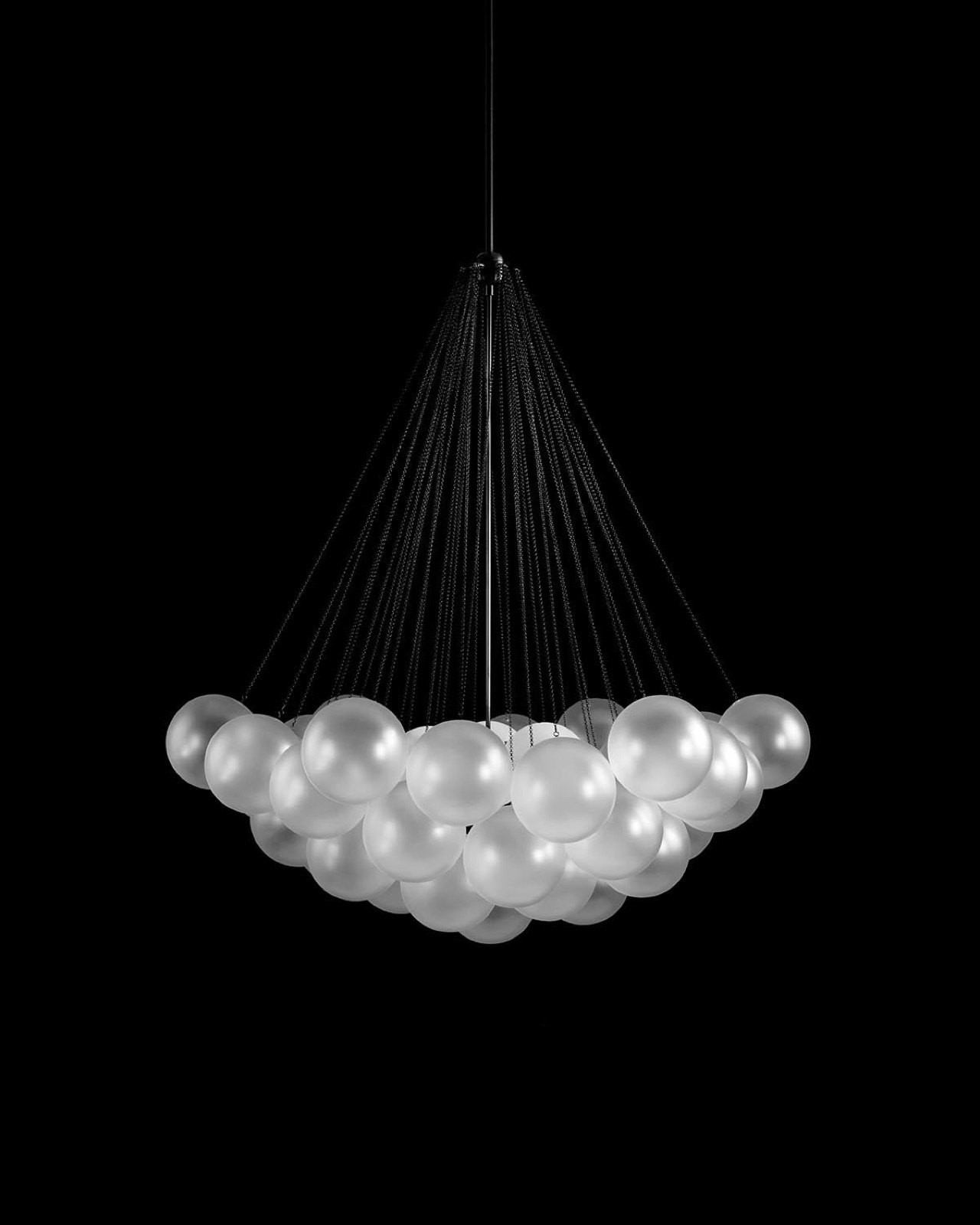 Cloud Leuchte von Apparatus aus Glaskugeln und Messing
