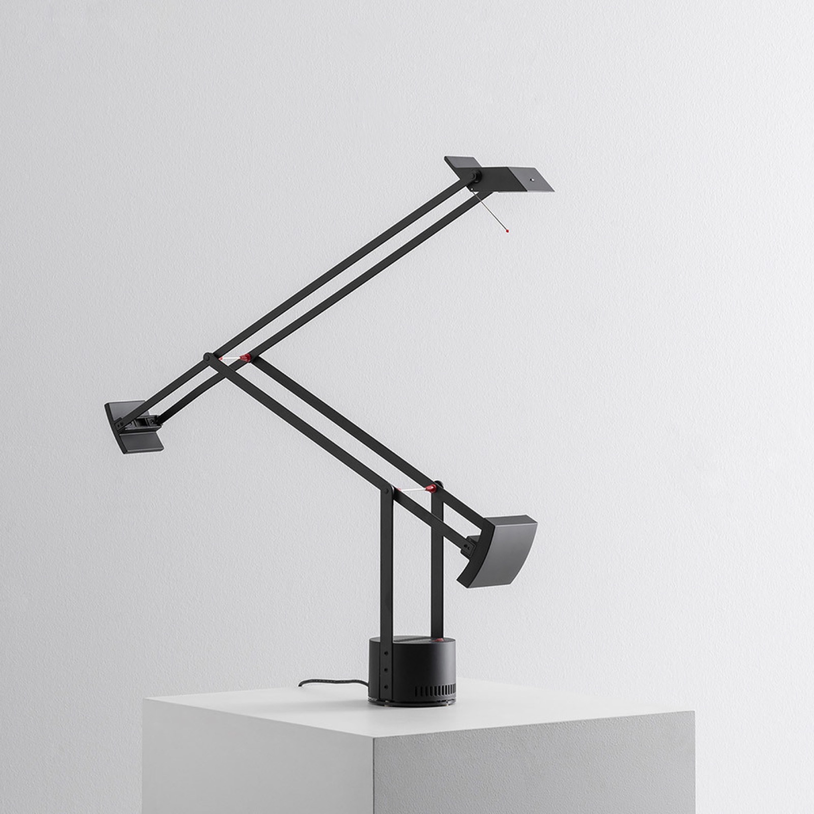 Artemide Tizio Schreibtischleuchte von Richard Sapper