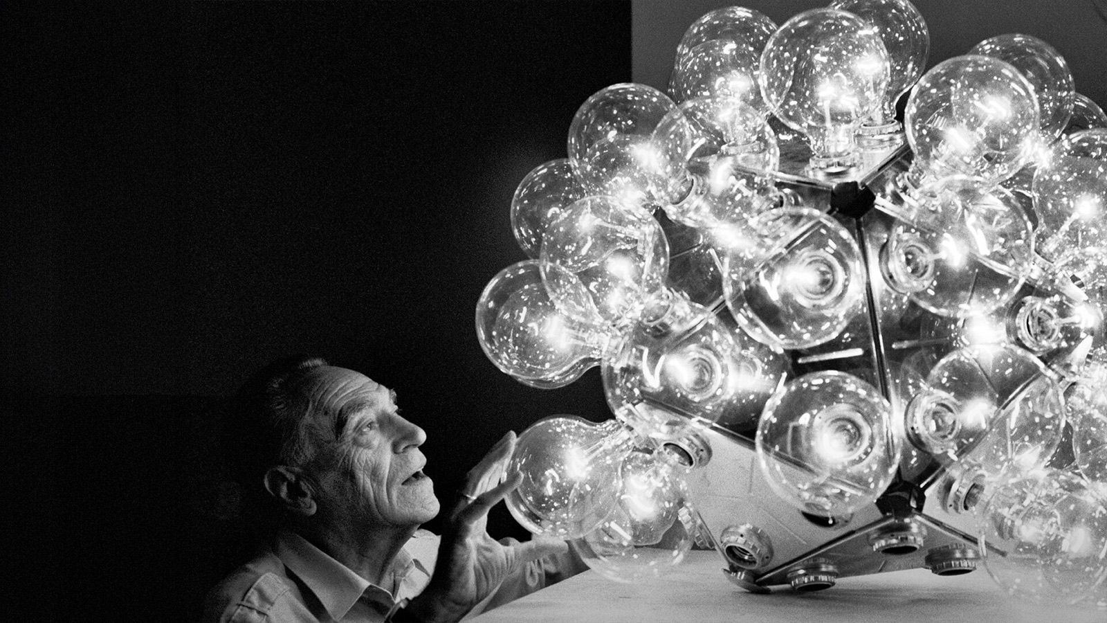 Flos Hommage an Achille Castiglioni mit ikonischen Leuchten