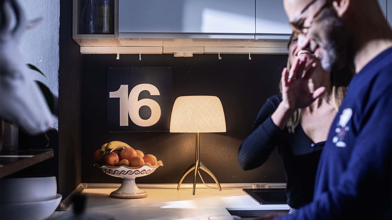 Foscarini Lumiere Tischleuchte von Rodolfo Dordoni in einer Küche