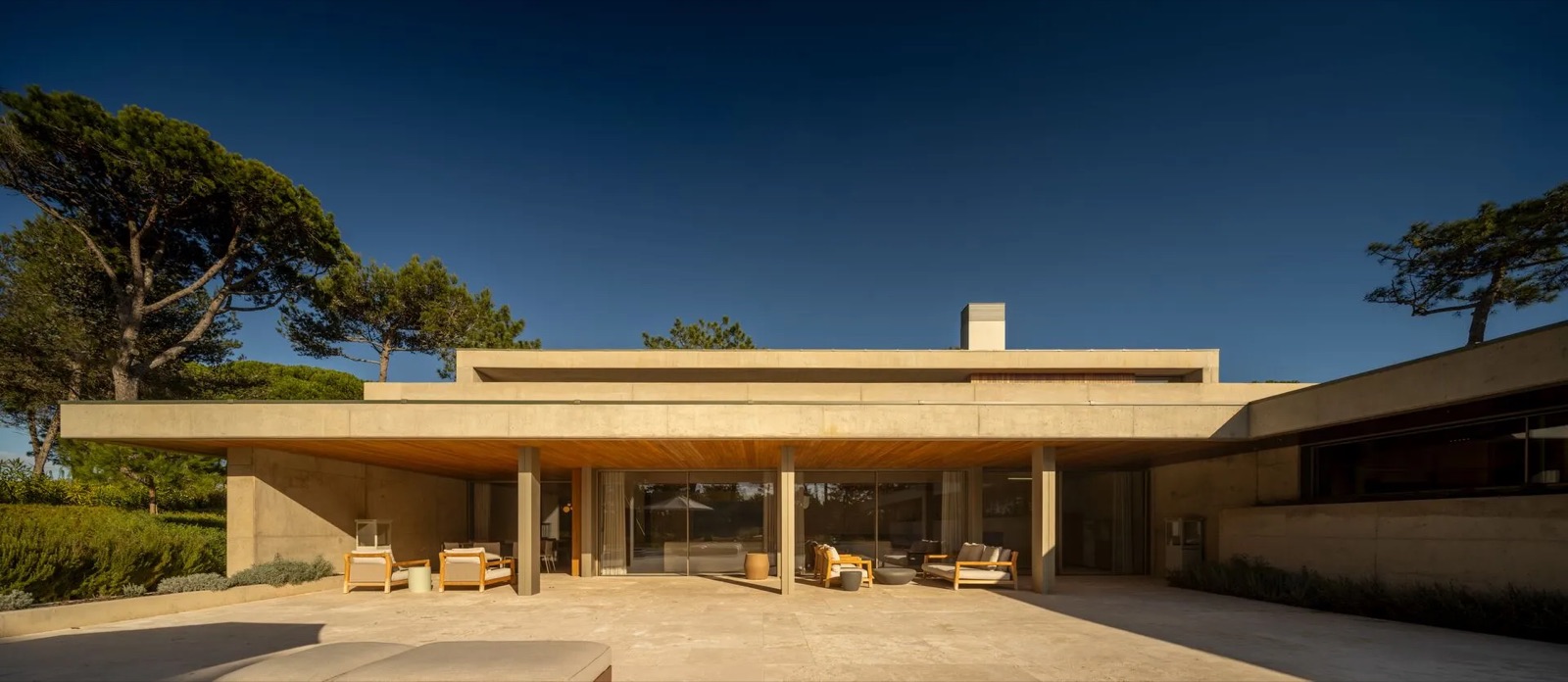 Puristische kreon Leuchte im Zusammenspiel mit der Architektur