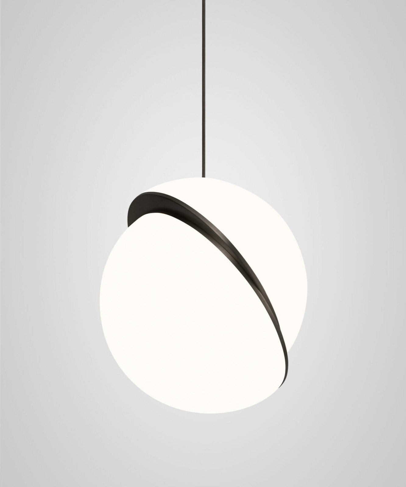 Crescent Leuchte von Lee Broom in geschwärztem Messing