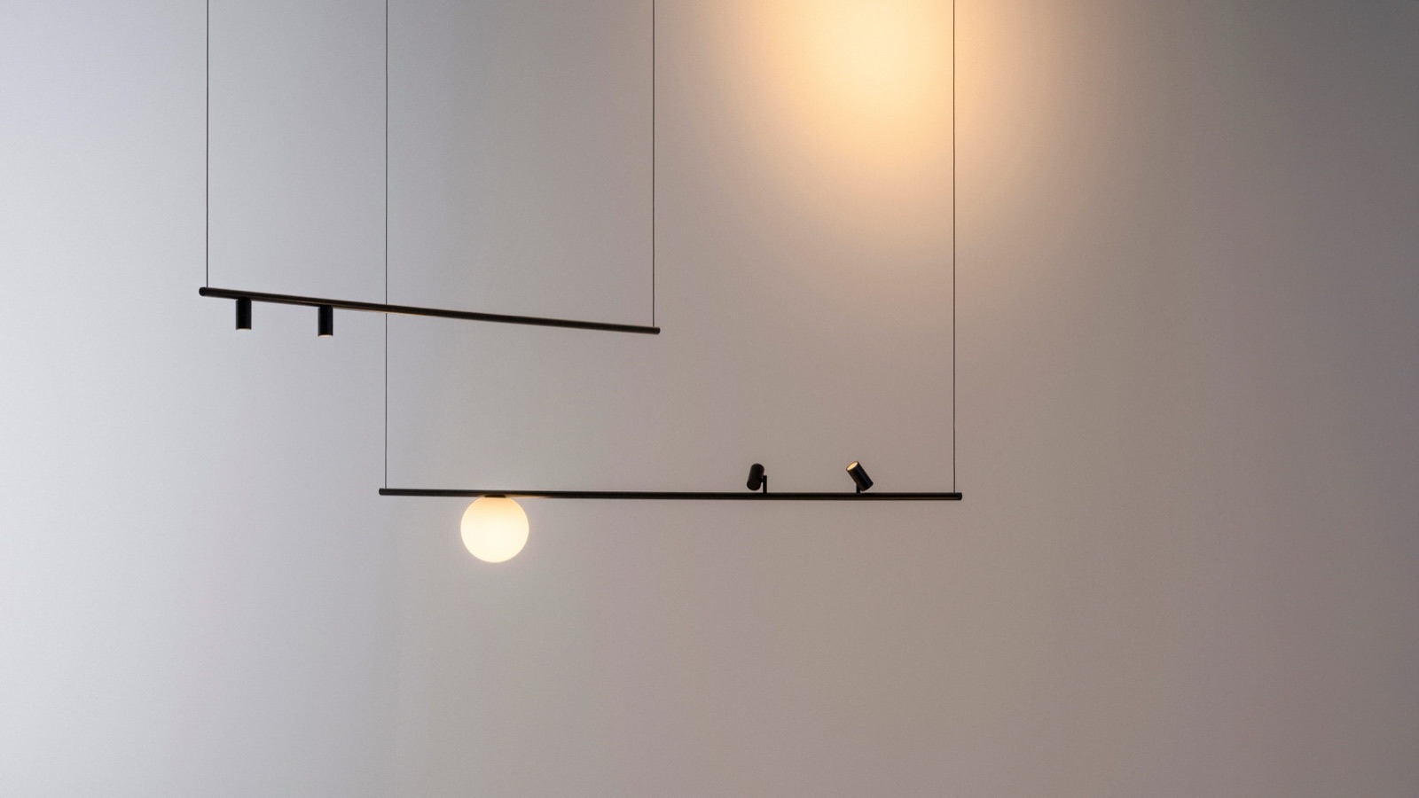 Vibia Circus Pendelleuchten in einem minimalistischen Raum