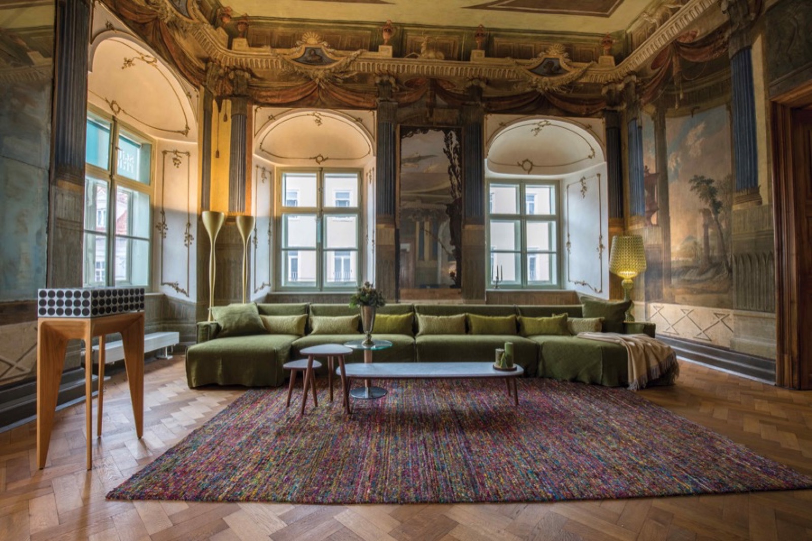 POET poet one° im barocken Salon mit Fresken